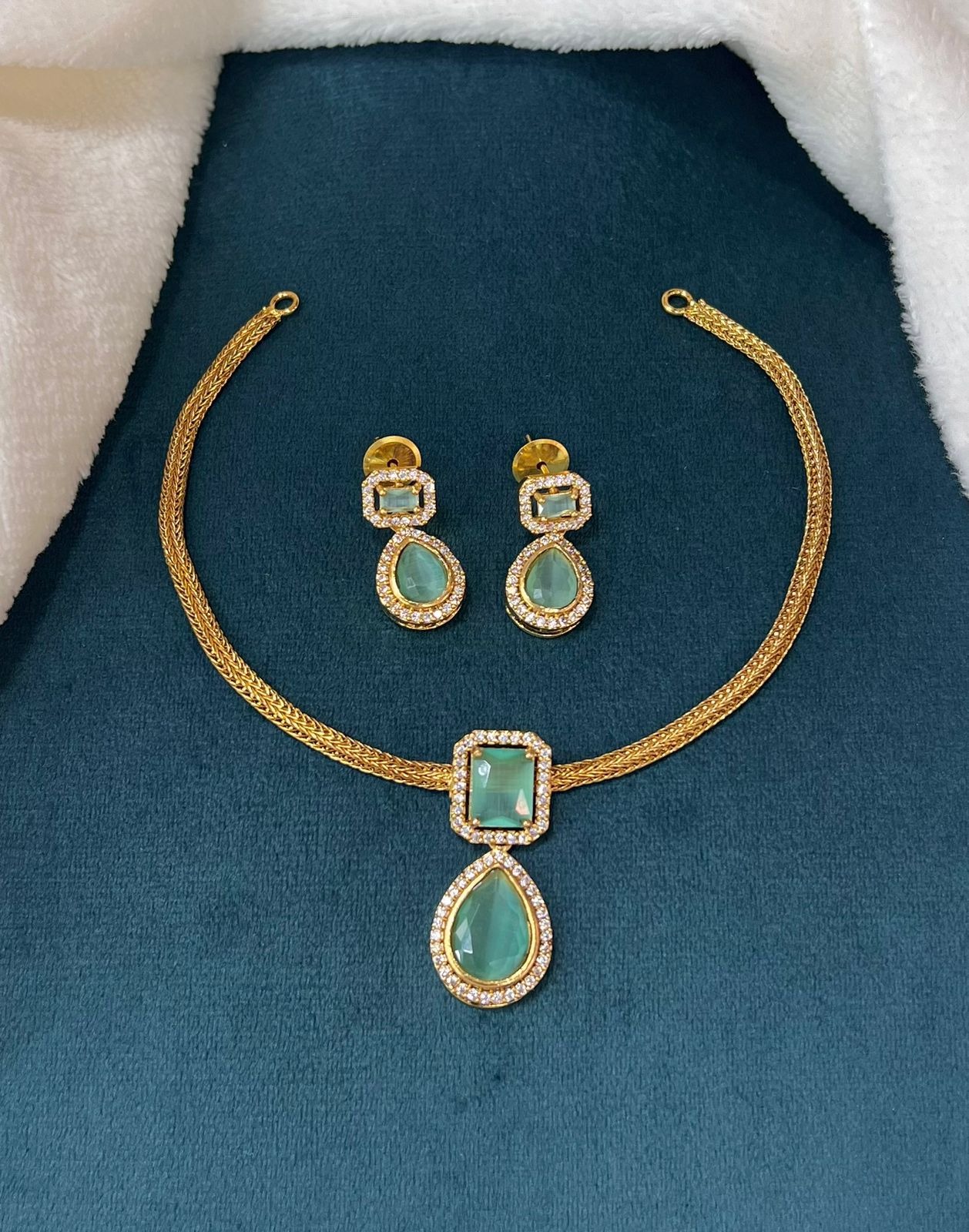 Ad Stone Necklace With Earring Ne0061 White With Green