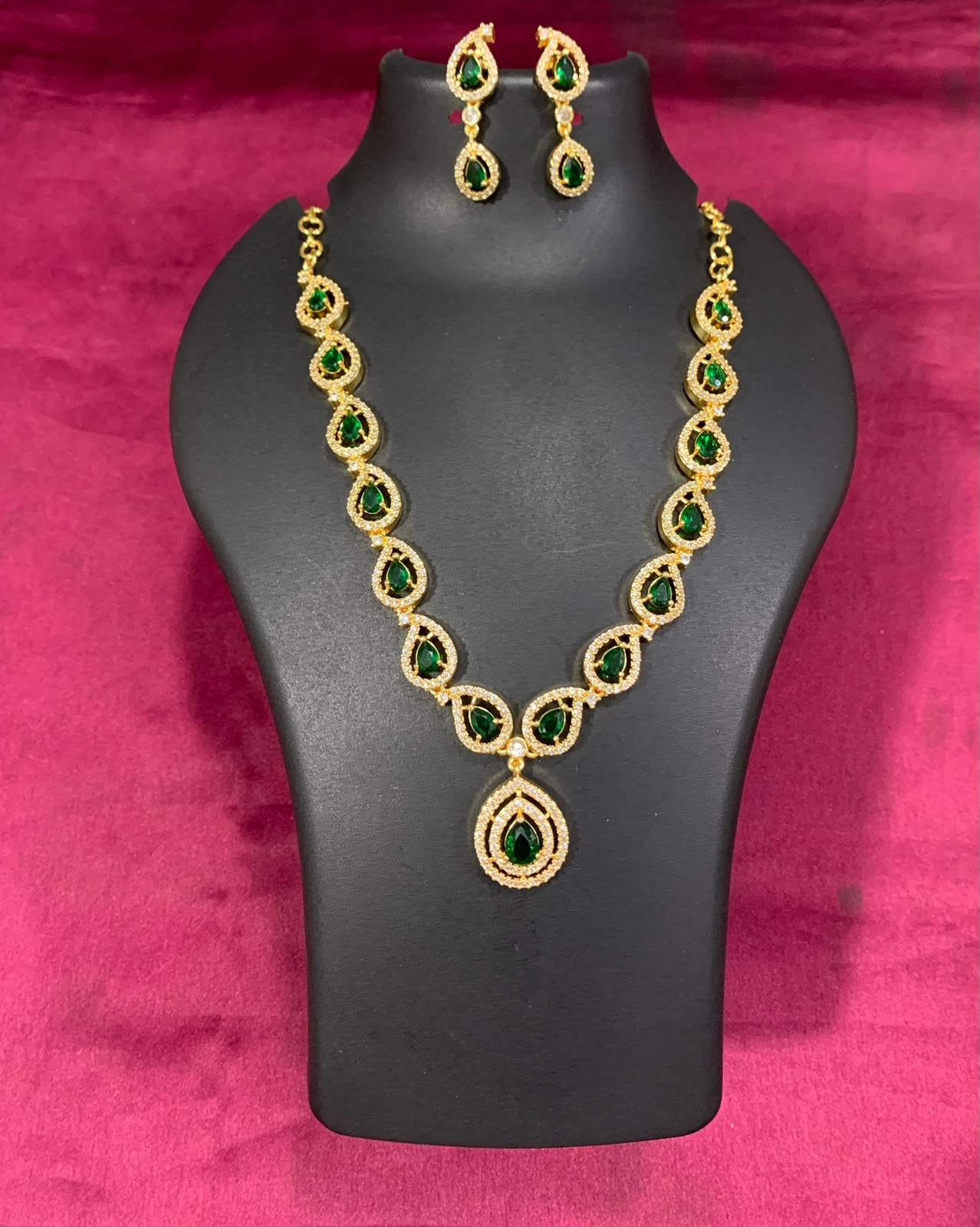 Ad Stone Mango Design Green With White Necklace With Ear Ring An0041