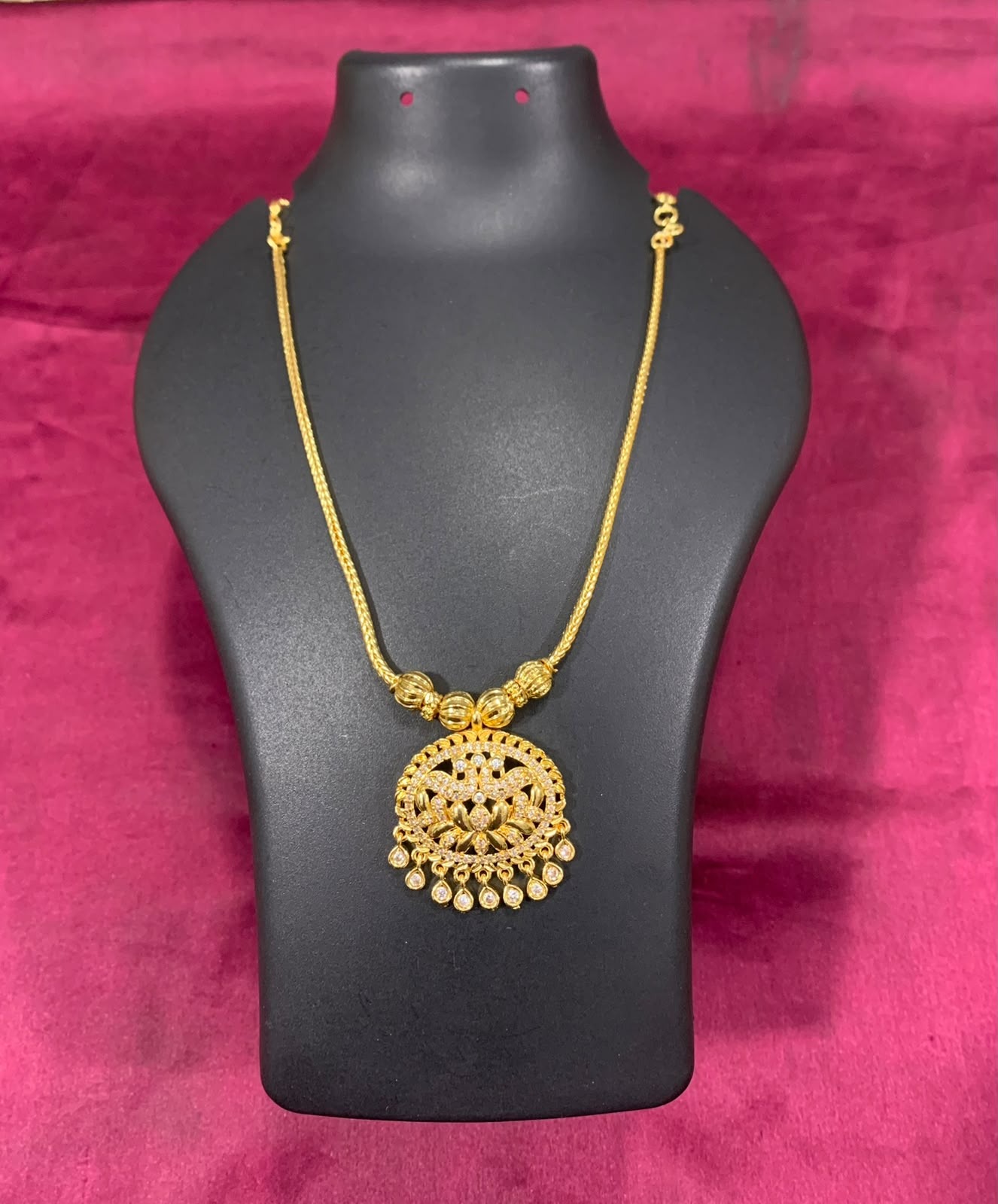 Ad Stone Peacock Chain Necklace White Sn0238