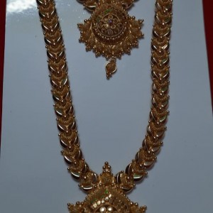 Arumbu Aaram & Necklace